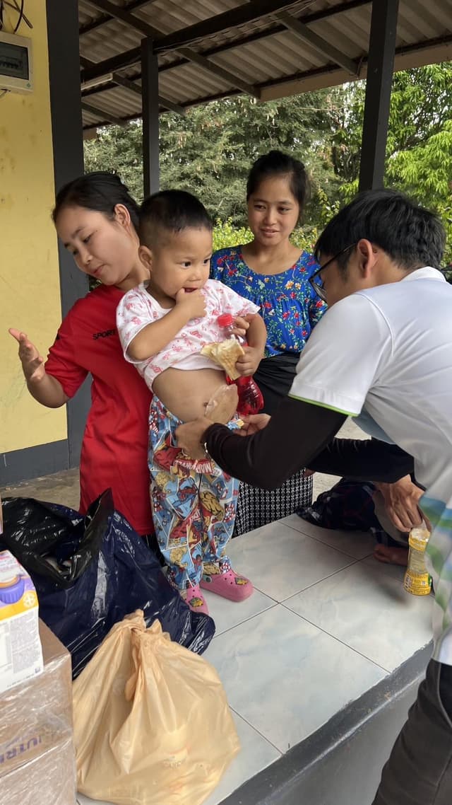 Baby Siete with family and Dr. Mo