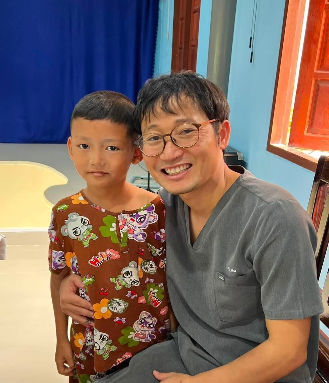 Met Dr. Mo (Bewell Childcare Foundation) at a free clinic along the border photo 1