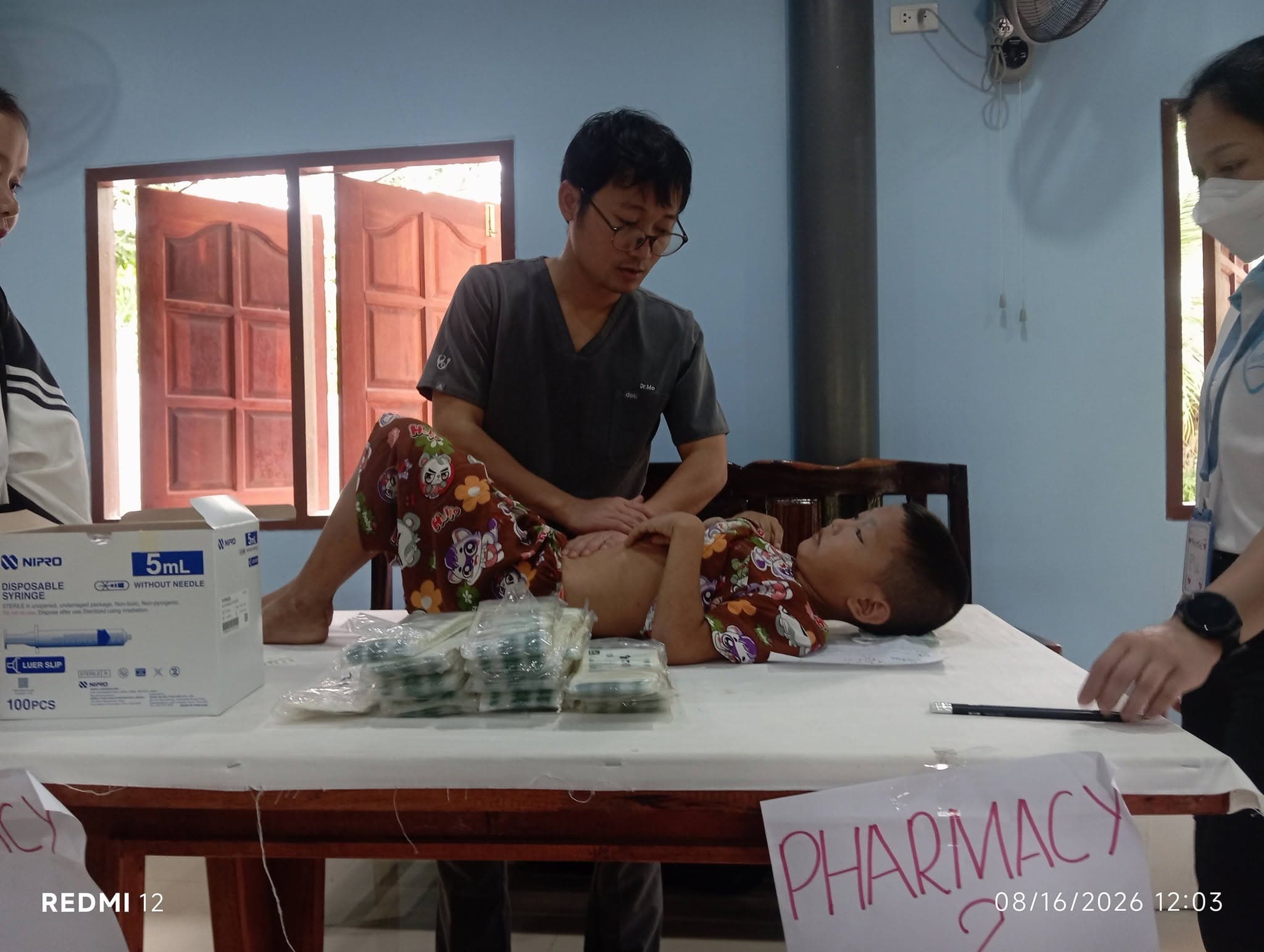 Met Dr. Mo (Bewell Childcare Foundation) at a free clinic along the border photo 2